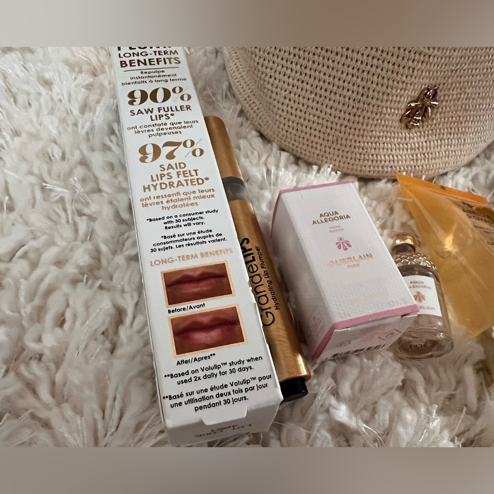 Brand New Guerlain Paris Cosmetic Bag with freebies - Picture 3 of 15